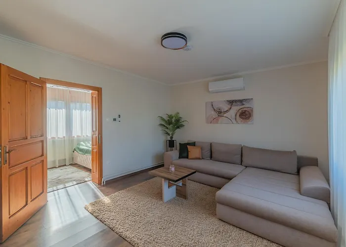 Apartament Rezkakas - *